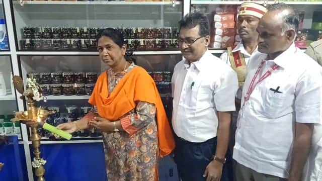 தருமபுரியில் புதுப்பிக்கப்பட்ட காதி கிராஃப்ட் விற்பனை அங்காடி திறப்பு