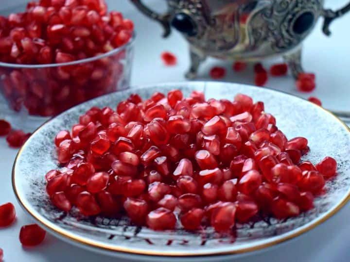Pomegranates Health Benefits For Blood Pressure Patient Know From Expert Pomegranates: एक दिन में तीन 'अनार' खाने से ब्लड प्रेशर के मरीजों को मिलेंगे कई जबरदस्त फायदे, मगर आदतों में करने होंगे ये 8 बदलाव