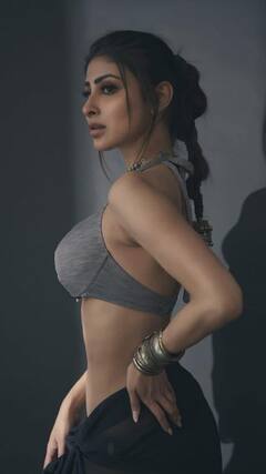 Mouni Roy : அக்‌ஷய் குமாருடன் மேடையில் ஸ்டைலாக போஸ் கொடுக்கும் மௌனி ராய்..வைரலாகும் புகைப்படங்கள்!