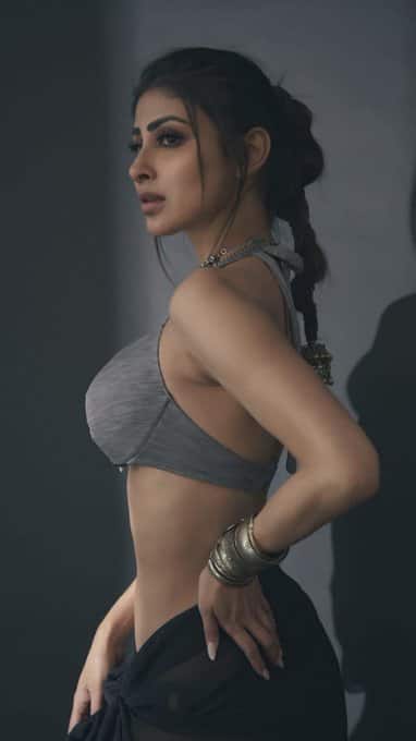 சில திரைப்படங்களிலும் நடித்துள்ளார்