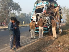गोपालगंज में हाईवे किनारे खड़े ट्रक को दूसरे ने मारी टक्कर, पलक झपकने से हादसा, एक की मौत