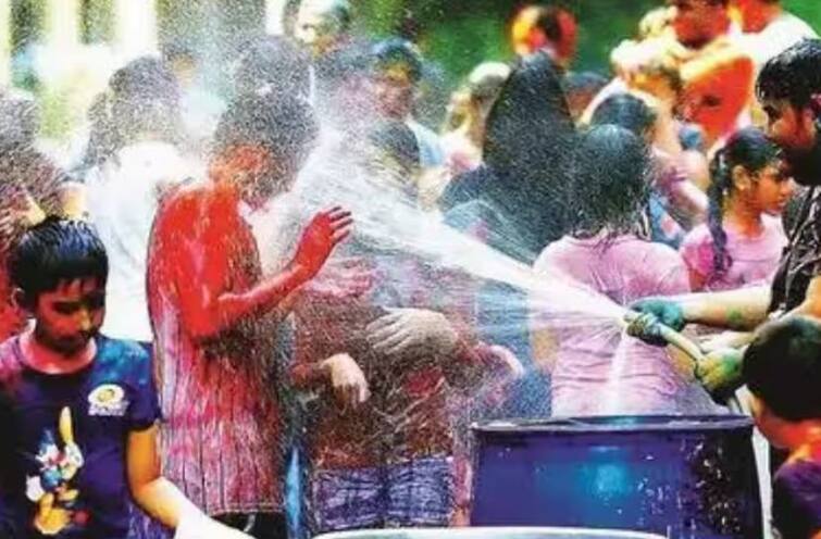 know how to protect your branded smartphone in holi 2023 easy tips Holi 2023: ਹੋਲੀ 'ਤੇ ਆਪਣੇ ਮਹਿੰਗੇ ਫ਼ੋਨ ਨੂੰ ਇਸ ਤਰ੍ਹਾਂ ਸੰਭਾਲੋ, ਦਿਨ ਦੇ ਮਜੇ ਨੂੰ ਸਜ਼ਾ ਨਾ ਬਣਨ ਦਿਓ