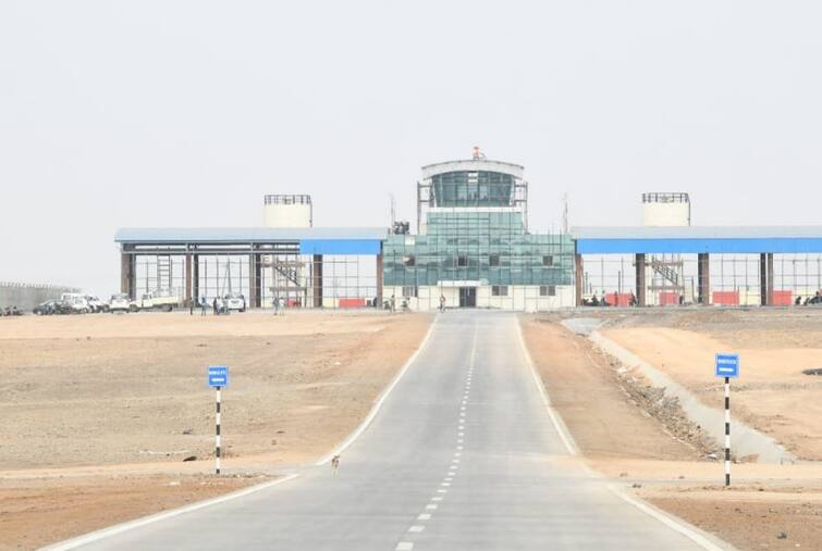 Trial testing of landings for two days at Hirasar International Airport  Rajkot: હિરાસર ઇન્ટરનેશનલ એરપોર્ટ ખાતે બે દિવસ સુધી લેન્ડિંગનું ટ્રાયલ, સૌરાષ્ટ્રને મળવાની છે મોટી ભેટ