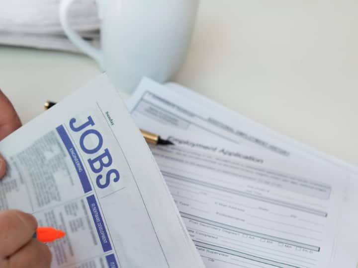 ​सैलरी: इन पद पर चयनित उम्मीदवारों को 35,400 से लेकर 1,77,500 प्रतिमाह का वेतन दिया जाएगा.