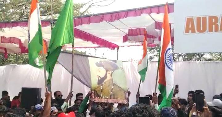 पाहता-पाहता याठिकाणी जल्लोष सुरु झाला.