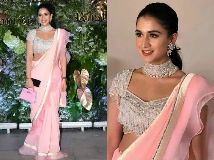 Radhika Merchant Pink Saree: अंबानी परिवार की होने वाली बहू हमेशा लाइमलाइट में बनी रहती हैं. उनके सादगी भरे अंदाज से हर कोई इंप्रेस हो जाता हैं. हाल ही में उन्हें पिंक कलर की साड़ी में देखा गया.