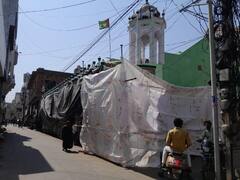 संभल में ढकी जा रही मस्जिदें और मजार, होली के पहले प्रशासन और पुलिस मुस्तैद