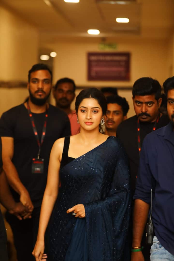ப்ரியா பவானி சங்கர், தன்யா ரவிச்சந்திரன், ஹரிஷ் உத்தமன், ஹரீஷ் பேரடி ஆகியோர் இப்படத்தில் நடித்துள்ளனர்.