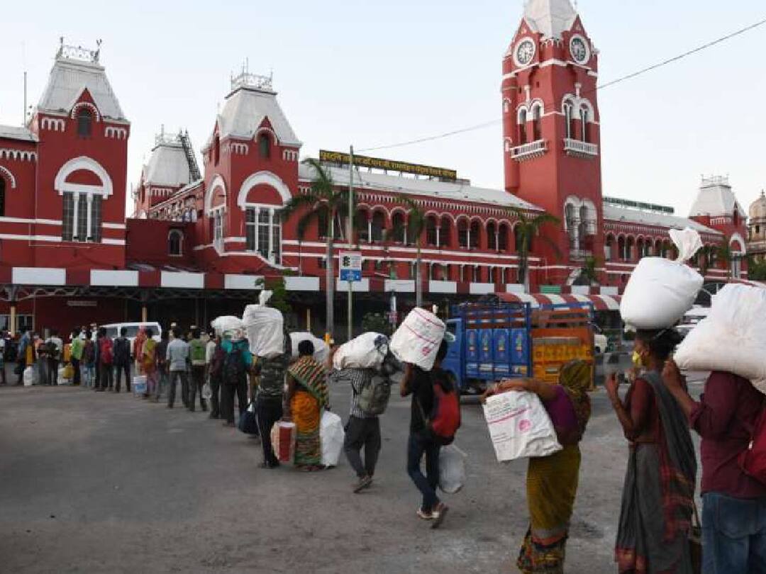 North Indian Labourers: வடமாநில தொழிலாளர் விவகாரம்: 3 பேர் மீது எஃப்.ஐ.ஆர்.. தமிழ்நாடு காவல்துறை நடவடிக்கை
