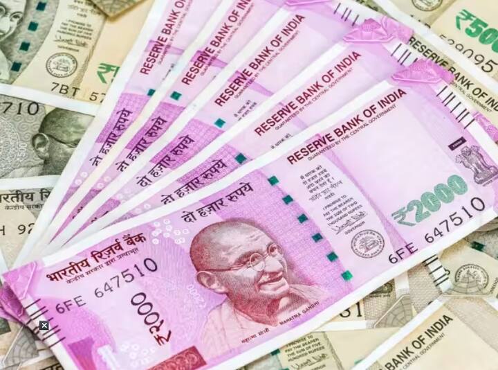 Post Office Scheme vs Banks FD: ਪਿਛਲੇ ਸਾਲ ਤੋਂ ਆਰਬੀਆਈ ਦੇ ਰੈਪੋ ਰੇਟ ਵਿੱਚ ਰਿਕਾਰਡ ਵਾਧੇ ਤੋਂ ਬਾਅਦ ਬੈਂਕ ਸਕੀਮਾਂ ਅਤੇ ਛੋਟੀਆਂ ਬੱਚਤ ਯੋਜਨਾਵਾਂ ਦੇ ਵਿਆਜ ਵਿੱਚ ਵਾਧਾ ਹੋਇਆ ਹੈ।