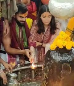 Anushka ਨੇ ਪਤੀ ਵਿਰਾਟ ਨਾਲ ਕੀਤੇ ਮਹਾਕਾਲ ਦੇ ਦਰਸ਼ਨ, ਮੱਥੇ 'ਤੇ ਚੰਦਨ ਤੇ ਗੁਲਾਬੀ ਰੰਗ ਦੀ ਸਾੜ੍ਹੀ ਪਾ ਕੇ ਬਾਬਾ ਦੀ ਭਗਤੀ 'ਚ ਲੀਨ ਨਜ਼ਰ ਆਈ ਅਦਾਕਾਰਾ