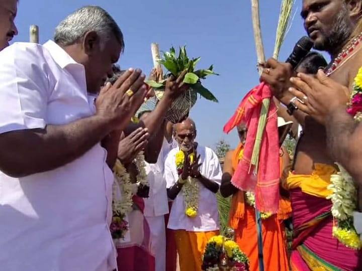 After 20 years near Kulithalai, Sri Pambalamman Temple Kodamuzkuku ceremony TNN குளித்தலை அருகே 20 ஆண்டுகளுக்குப் பிறகு ஸ்ரீ பாம்பலம்மன் கோவில் குடமுழுக்கு விழா