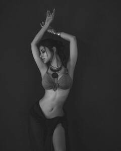 Mouni Roy : அக்‌ஷய் குமாருடன் மேடையில் ஸ்டைலாக போஸ் கொடுக்கும் மௌனி ராய்..வைரலாகும் புகைப்படங்கள்!