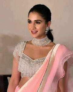 Radhika Merchant: पिंक कलर की साड़ी में राधिका मर्चेंट का खूबसूरत अंदाज, वेडिंग में कैरी करने के लिए हैं एकदम परफेक्ट