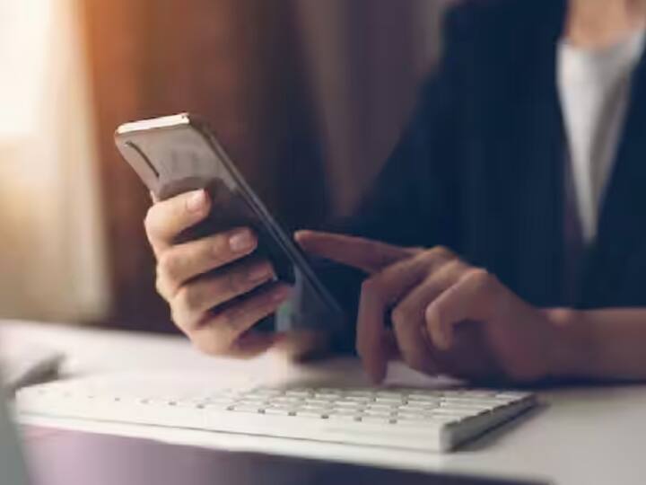 ਇਸ ਤੋਂ ਬਾਅਦ ਤੁਹਾਡੇ ਮੋਬਾਈਲ ਨੰਬਰ 'ਤੇ OTP ਆਵੇਗਾ, ਇਸ ਨੂੰ ਭਰੋ। ਇਸ ਤੋਂ ਬਾਅਦ ਤੁਹਾਨੂੰ 1,000 ਰੁਪਏ ਦਾ ਜ਼ੁਰਮਾਨਾ ਦੇਣਾ ਹੋਵੇਗਾ। ਭੁਗਤਾਨ ਕ੍ਰੈਡਿਟ ਅਤੇ ਡੈਬਿਟ ਕਾਰਡ ਰਾਹੀਂ ਕੀਤਾ ਜਾ ਸਕਦਾ ਹੈ। ਇਸ ਤੋਂ ਬਾਅਦ ਪੈਨ ਨੂੰ ਆਧਾਰ ਨਾਲ ਲਿੰਕ ਕੀਤਾ ਜਾਵੇਗਾ।