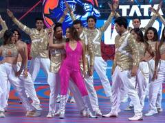 वीमेंस प्रीमियर लीग की ओपनिंग सेरेमनी में कियारा आडवाणी ने डांस से बांधा समां, देखें फोटो