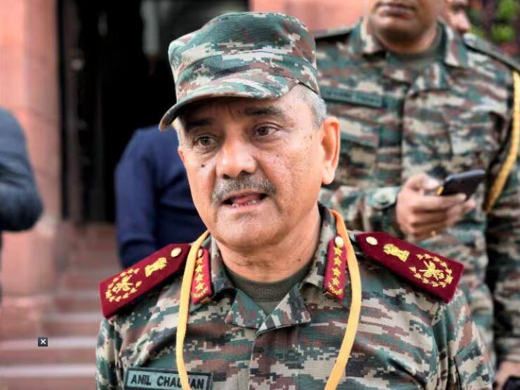 Biggest lesson from Russia Ukraine War is that we need to be self reliant says CDS General Anil Chauhan रशिया-युक्रेन युद्धातून मिळालेला सर्वात मोठा धडा म्हणजे शस्त्रास्त्रांच्या बाबतीत स्वयंपूर्ण होण्याची गरज : CDS जनरल अनिल चौहान