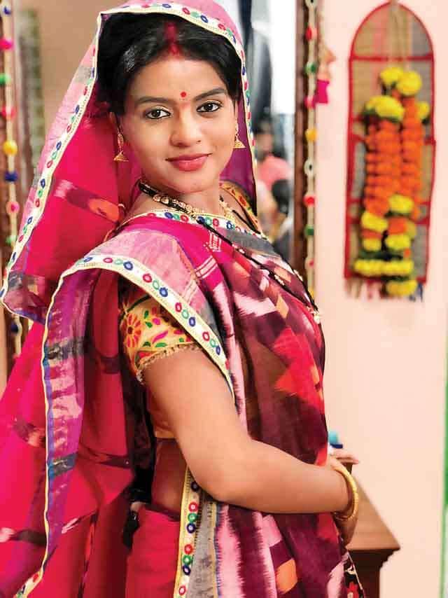 मिताली – वहीं एक्ट्रेस मिताली का मानना है कि ‘बहुत सी महिलाएं अपने पीरियड के दौरान असहनीय दर्द और परेशानी से गुजरती हैं. ऐसे में कुछ डॉक्टर उन्हें तीन दिन तर आराम करने की भी सलाह देते हैं. इसलिए मुझे लगता है कि महिलाओं को पीरियड में लीव मिलना अनिवार्य होना चाहिए. लेकिन मैं ये भी मानती हूं कि टेलीकास्ट की वजह से टीवी इंडस्ट्री में ये हमेशा संभव नहीं होता है.’