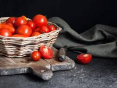 चेहरे पर लगाएं टमाटर और शक्कर का फेस पैक...मिलेगी बेदाग और सुंदर त्वचा