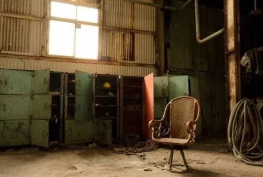 Weird Chair: ਇਸ ਕੁਰਸੀ 'ਤੇ ਬੈਠਣ ਵਾਲਾ ਕੋਈ ਨਹੀਂ ਬਚਿਆ ਜ਼ਿੰਦਾ, ਜਾਣੋ ਸਰਾਪ ਹੋਈ ਕੁਰਸੀ ਦੀ ਅਨੋਖੀ ਕਹਾਣੀ there is no one alive who sits on this chair Weird Chair: ਇਸ ਕੁਰਸੀ 'ਤੇ ਬੈਠਣ ਵਾਲਾ ਕੋਈ ਨਹੀਂ ਬਚਿਆ ਜ਼ਿੰਦਾ, ਜਾਣੋ ਸਰਾਪ ਹੋਈ ਕੁਰਸੀ ਦੀ ਅਨੋਖੀ ਕਹਾਣੀ