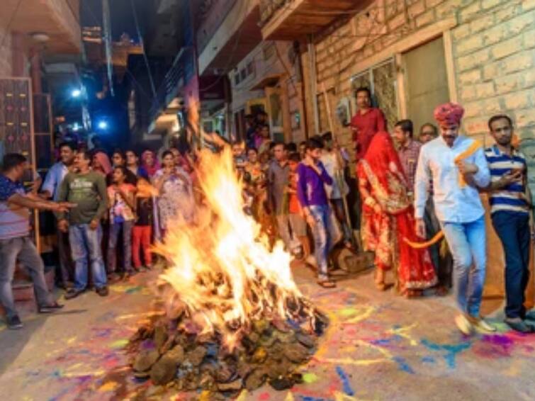 Pune holi celebration important instructions of fire brigade for Holi Pune Holi : पुणेकरांनो होळी पेटवणार आहात? मग ही बातमी आधी वाचा...