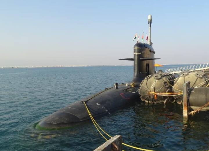 Indian submarine visited Oman after indonesia pakistan china Indian Submarine in Oman: ओमान में भारतीय पनडुब्बी ने खींचा पूरी दुनिया का ध्यान, चीन-पाकिस्तान के माथे पर पड़ गया बल