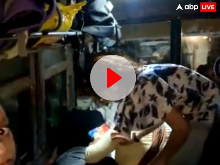 Etah Woman gave birth to a child in Roadways Bus passengers helped Watch Viral Video ANN Watch: एटा में रोडवेज बस में गूंजी किलकारी, गर्भवती महिला ने बच्चे को दिया जन्म, यात्रियों ने की मदद