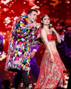 Mouni Roy, Akshay Kumar Set Atlanta On Fire With Their Performance; Check Out Pics From 'The Entertainers' Tour