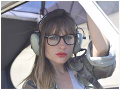 हेलीकॉप्टर में पैसेंजर्स को भी लगाने होते हैं हेडफोन मगर प्लेन में सिर्फ पायलट ही लगाते हैं... जानिए ऐसा क्यों?