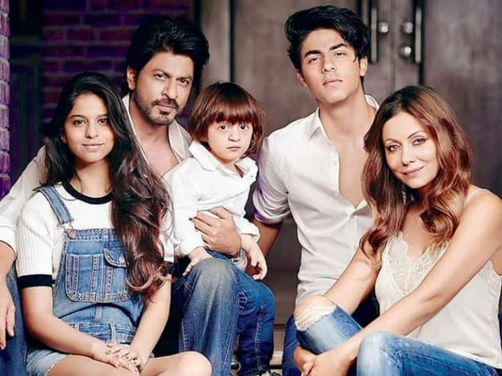 Shah Rukh Khan Family Education: शाहरुख खान बी-टाउन के वो एक्टर जिनके बारे में हर चीज जानने के लिए फैंस बेहद एक्साइटिड रहते हैं. ऐसे में हम आपको उनकी फैमिली एजुकेशन के बारे में बताने जा रहे हैं.