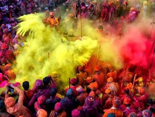 Holi 2023: હોળીના પર્વમાં ભૂલથી પણ ન કરો, આ રંગનો ઉપયોગ, જાણો કયો રંગ આપના માટે છે અશુભ