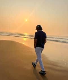 Hero Raviteja: జేబుల్లో చేతులు పెట్టుకుని అలా నడిచివెళ్లిపోతున్న రవితేజ