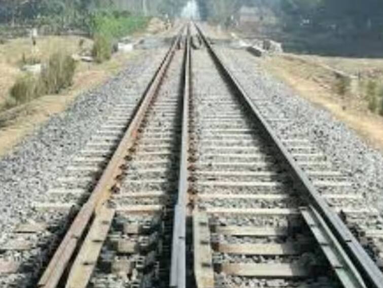 do you know there are three railway tracks in bangladesh know what is the use of double railway gauges ਕੀ ਤੁਸੀਂ ਜਾਣਦੇ ਹੋ, ਬੰਗਲਾਦੇਸ਼ ਵਿੱਚ ਤਿੰਨ ਰੇਲਵੇ ਟ੍ਰੈਕ ਹਨ?... ਅਜਿਹਾ ਕਿਉਂ ਹੈ ਇਸਦਾ ਕਾਰਨ ਵੀ ਜਾਣੋ।