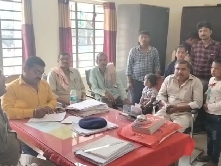 Bihar News: पिता दूसरी बार सात फेरे लेने की तैयारी में था, शिवहर में बेटी थाना पहुंचकर रोने लगी, फिर जो हुआ... हर तरफ चर्चे