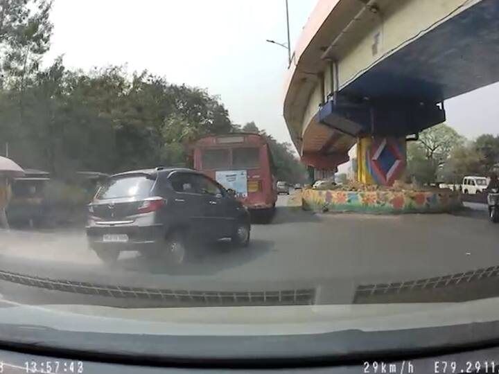 भीषण अपघात मागून येणाऱ्या कारच्या कॅमेऱ्यात कैद झाला आहे.