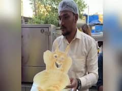 Street Food Vendor's Artistic Dosa Making Skill Goes Viral, Netizens Are Wowed