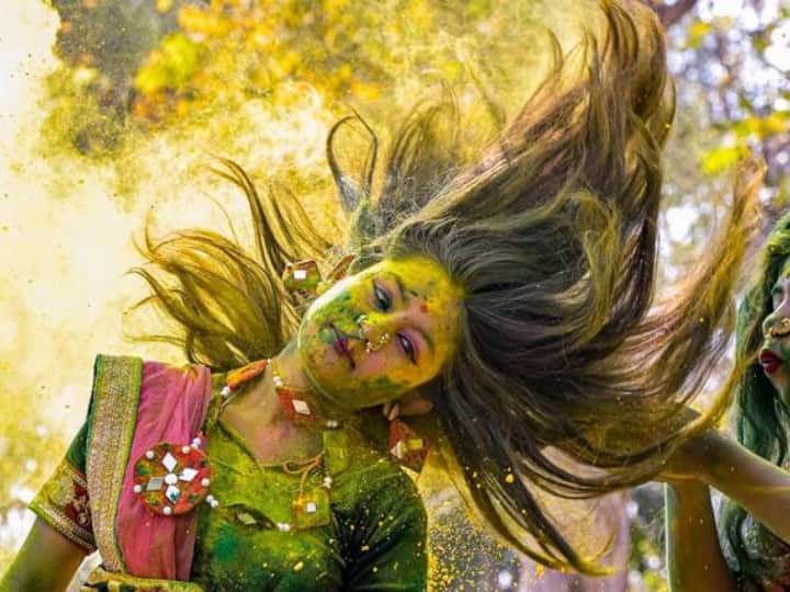 Holi 2023 Celebration: रंगों का त्योहार होली देशभर में इस साल 7 और 8 मार्च को मनाया जाएगा. अभी से ही इसका उत्साह लोगों में नजर आ रहा है.