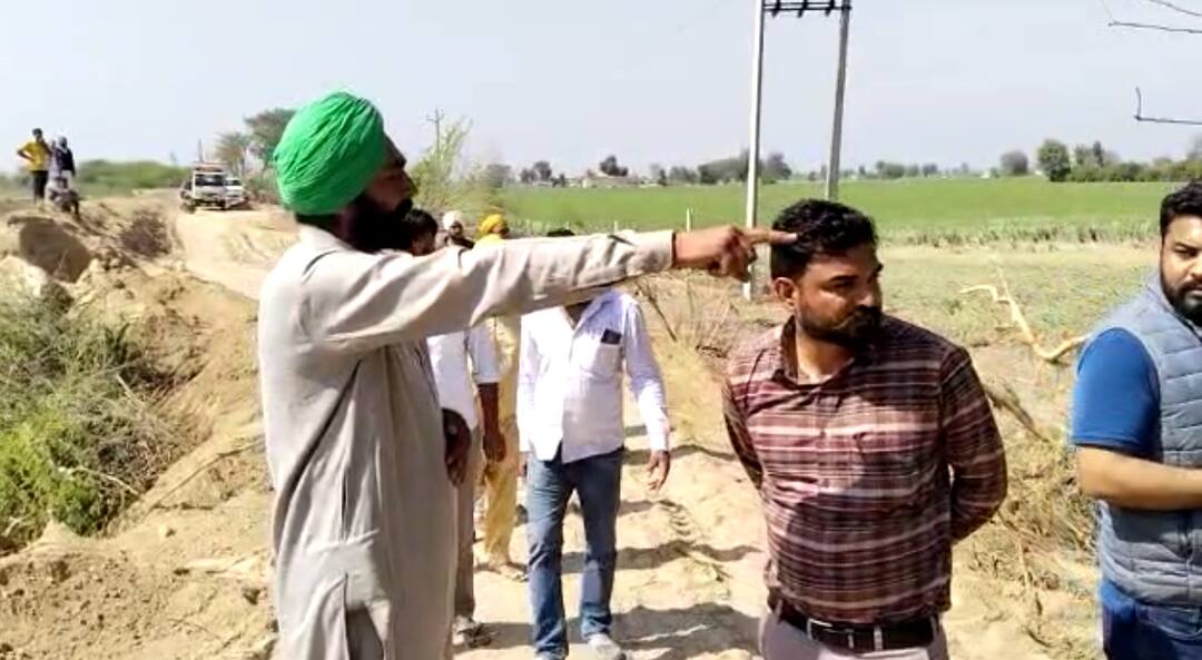 Punjab News: ਨਹਿਰ 'ਚ ਪਏ ਪਾੜ ਨਾਲ ਫ਼ਸਲ ਦਾ ਖ਼ਰਾਬਾ, ਕਿਸਾਨਾਂ ਕਿਹਾ, ਪਹਿਲਾਂ ਮੁਆਵਜ਼ਾ ਦਿਓ ਫਿਰ ਲਾਉਣ ਦੇਵਾਂਗੇ ਬੰਨ੍ਹ farmers protest in abohar due to canal broke Punjab News: ਨਹਿਰ 'ਚ ਪਏ ਪਾੜ ਨਾਲ ਫ਼ਸਲ ਦਾ ਖ਼ਰਾਬਾ, ਕਿਸਾਨਾਂ ਕਿਹਾ, ਪਹਿਲਾਂ ਮੁਆਵਜ਼ਾ ਦਿਓ ਫਿਰ ਲਾਉਣ ਦੇਵਾਂਗੇ ਬੰਨ੍ਹ