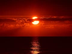 Sun: সূর্যের রঙ কি হলুদ না কমলা? আসল উত্তর জানলে অবাক হতে হয়!