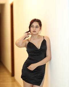 Vaishnavi Prakash: ब्लॅक शॉर्ट ड्रेसमध्ये वैष्णवी प्रकाशच्या बोल्ड अदा, चाहते म्हणाले...