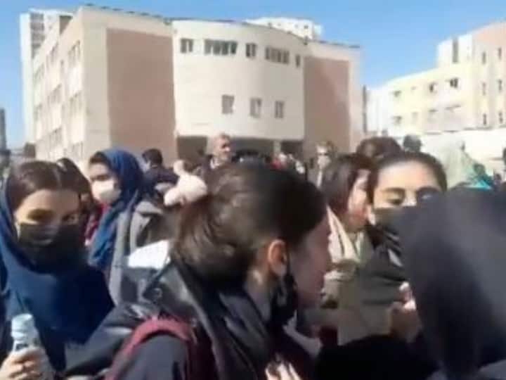 Iran Girls Poisoned To Stop Them From Going To School Many Iran Schoolgirls Sick After Chemical Toxic Gas Attacks Iran Poison: ईरान में नहीं थम रहा बेटियों पर अत्याचार, केमिकल अटैक के बाद 250 स्कूली लड़कियां और टीचर अस्पताल में भर्ती