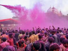 In Pics: नेताओं से स्कूली छात्रों तक... छाया होली का खुमार, दिव्यांग बच्चों ने उड़ाए खुशियों के गुलाल, होली से पहले जश्न में डूबा देश