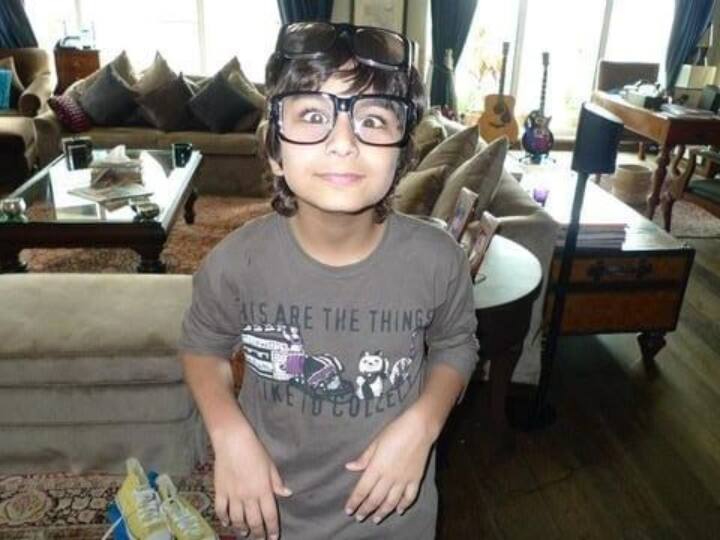 Ibrahim Ali Khan Childhood Photo Going Viral On internet on His Birthday Guess Who : फोटो में दिख रहे बच्चे को बर्थडे विश किया क्या ? पहले पढ़ तो लीजिये इस शहज़ादे का नाम