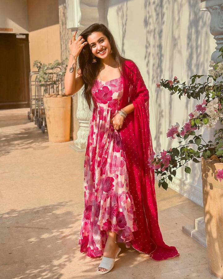 క్యూట్ గా నటించి మెప్పించింది. Photo Credit: Deepika Pilli/Instagram