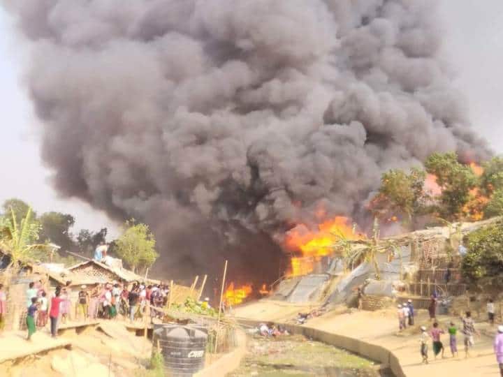 Bangladesh Rohingya refugee Balukhali camp Cox's Bazar fire Balukhali break out Rohingya Refugee Camp: बांग्लादेश के रोहिंग्या मुस्लिम कैंप में लगी आग, 2 हजार घर जल कर राख