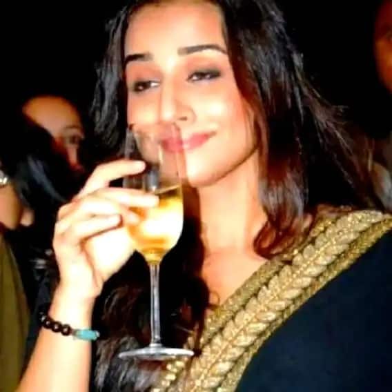 વિદ્યા બાલનને બોલિવૂડની જાણીતી અભિનેત્રીઓમાંની એક ગણવામાં આવે છે. પરંતુ એકવાર જ્યારે તે હાથમાં વાઈનનો ગ્લાસ લઈને નશામાં જોવા મળી હતી, ત્યારે લોકોએ તેની પર આકરા પ્રહારો કર્યા હતા અને ઈન્ટરનેટ પર તેને ટ્રોલ કરી હતી.