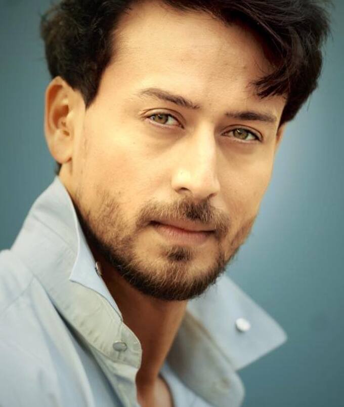 अभिनय क्षेत्रात पदार्पण केल्यानंतर टायगरने अनेक गाजलेल्या सिनेमांत काम केलं आहे.