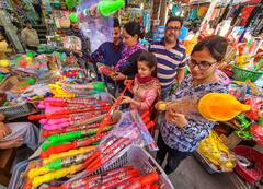 Holi 2023 Vastu Tips: হোলির আগেই হাতে আসবে টাকা! মিলবে সুখবর? কী পরামর্শ বাস্তুশাস্ত্রে?