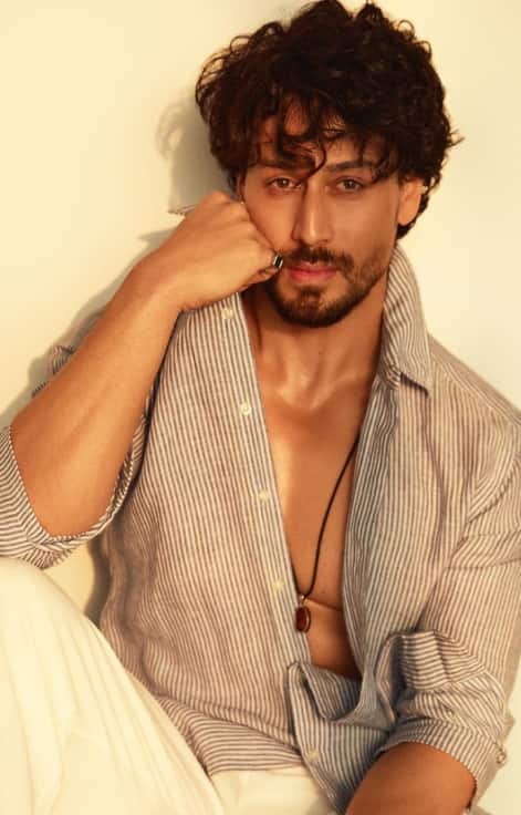 टायगर श्रॉफ सिनेमांसह लव्हलाईफमुळे अनेकदा चर्चेत असतो.