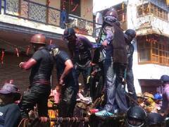 शाहजहांपुर में 'लाट साहब' के अनोखे जुलूस के लिए जोरों पर तैयारियां, जूते और झाड़ू से की जाती है पिटाई